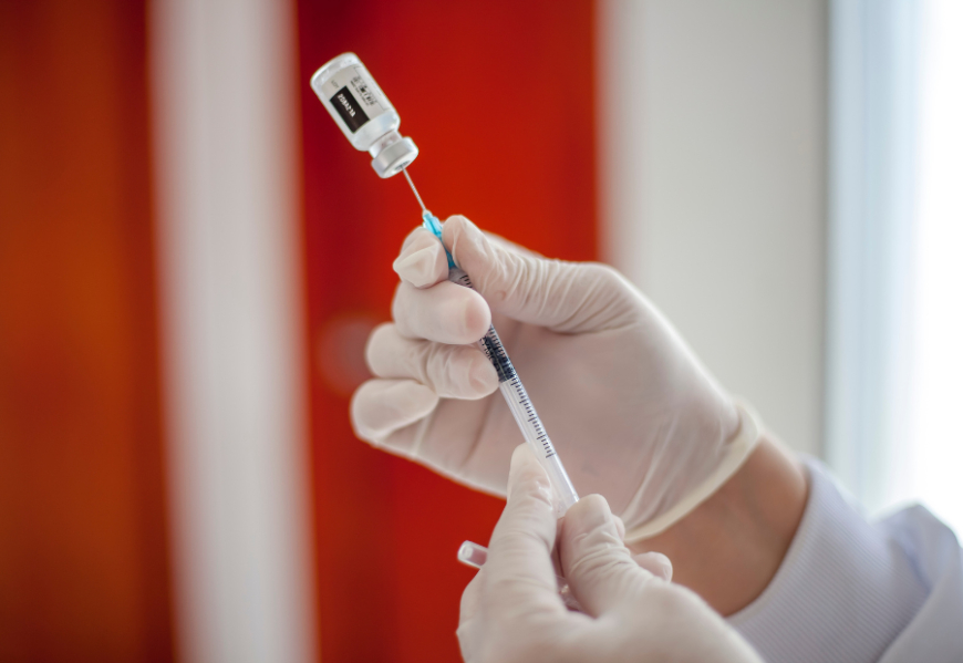COVID-19: Vacina com nova tecnologia pode proteger de vírus futuros